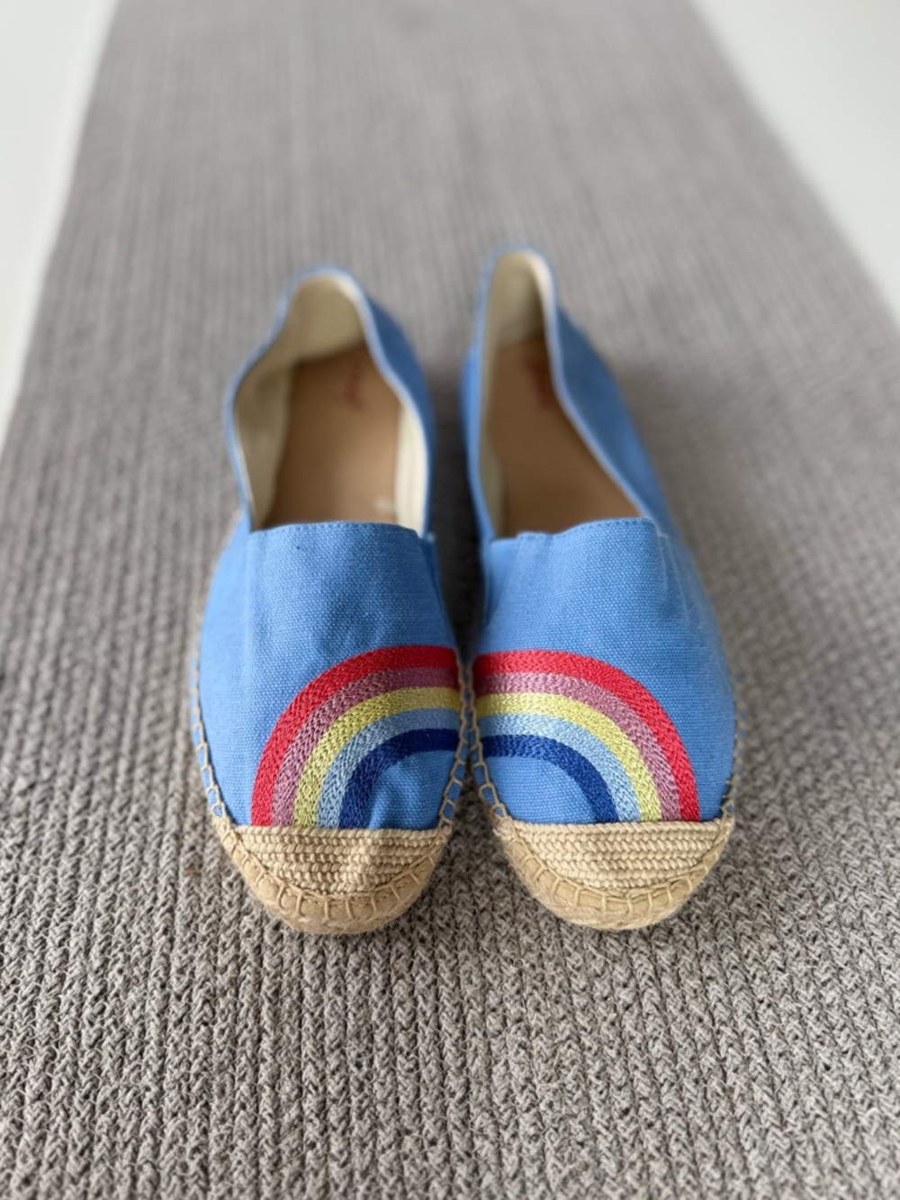 Joules Shelbury Light Blue Rainbow Embroidered Espadrilles Flats Size 39 or 8 - Picture 2 of 8